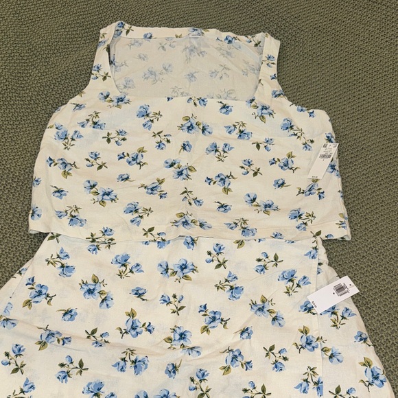 Old Navy Dresses & Skirts - Floral Sleeveless Top and Skort Set